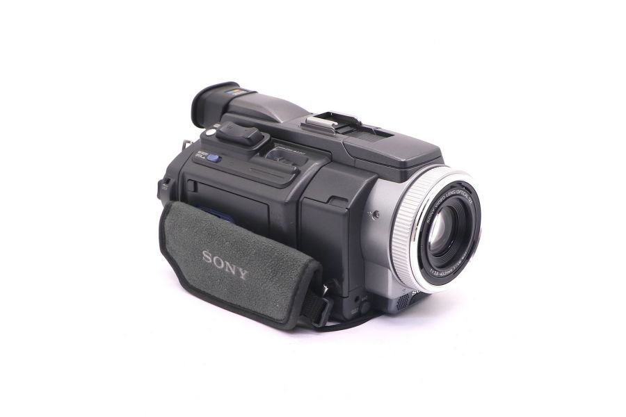 Полупрофессиональная видеокамера Sony DCR-TRV940
