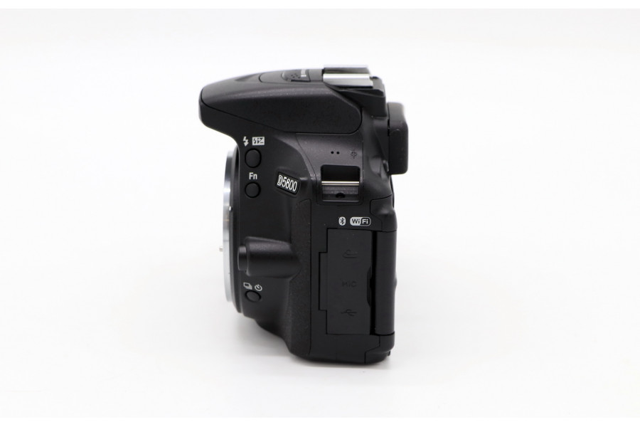 Фотоаппарат Nikon D5600 body (пробег 870 кадров)