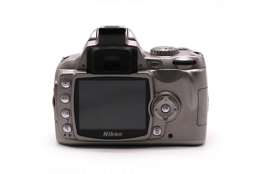Фотокамера Nikon D40 kit (пробег 18400 кадров)