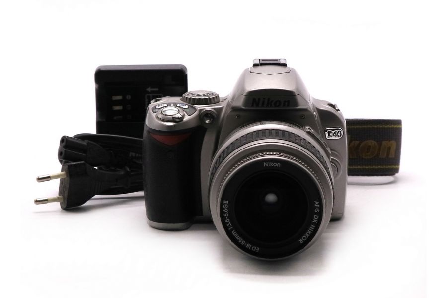 Фотокамера Nikon D40 kit (пробег 18400 кадров)