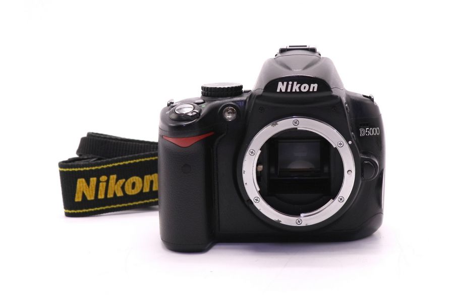 Nikon D5000 body (пробег 26600 кадров)