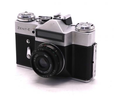 Фотокамера Зенит Е + Индустар-50-2 (СССР, 1977)