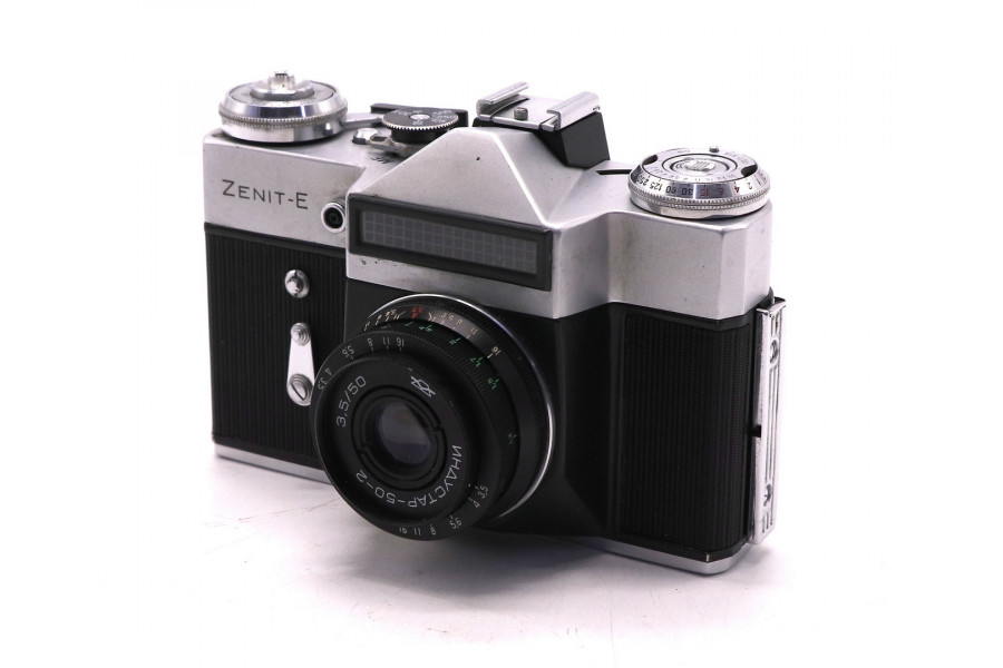 Фотокамера Зенит Е + Индустар-50-2 (СССР, 1977)