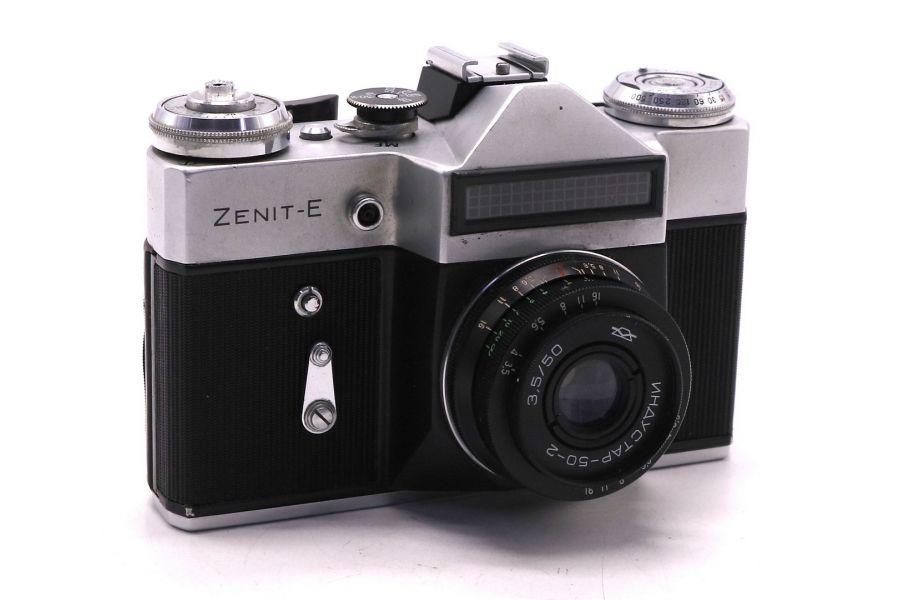 Фотокамера Зенит Е + Индустар-50-2 (СССР, 1977)