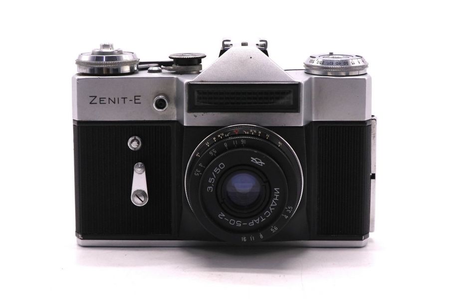 Фотокамера Зенит Е + Индустар-50-2 (СССР, 1977)
