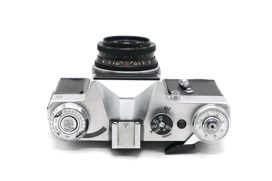 Фотокамера Зенит Е + Индустар-50-2 (СССР, 1975)