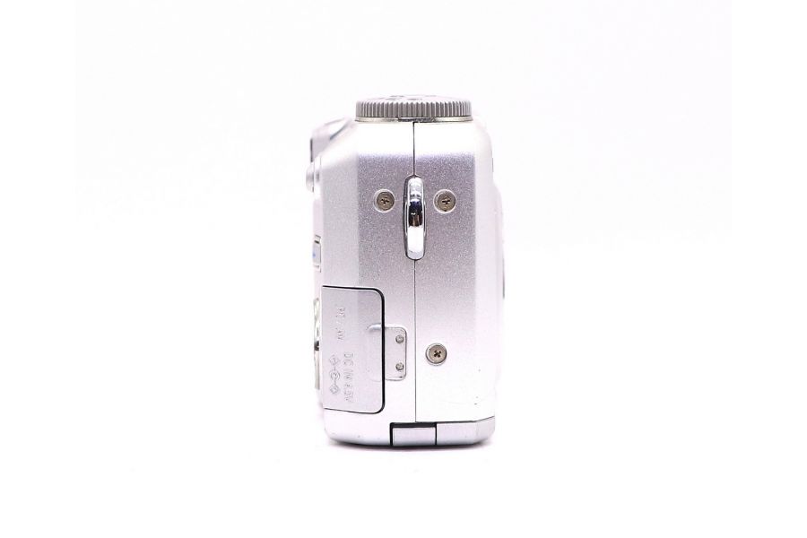 Компактный цифровой фотоаппарат Pentax Optio 555