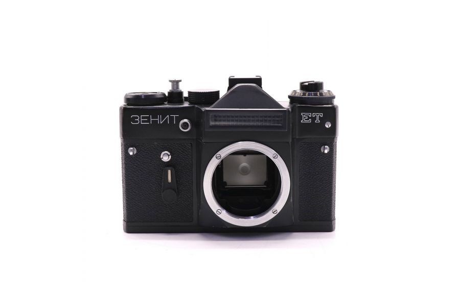 Зеркальный пленочный фотоаппарат Зенит ЕТ body black (СССР)