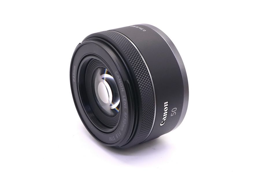 Компактный фикс-объектив Canon RF 50mm f/1.8 STM
