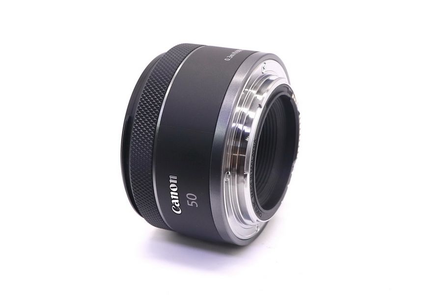 Компактный фикс-объектив Canon RF 50mm f/1.8 STM