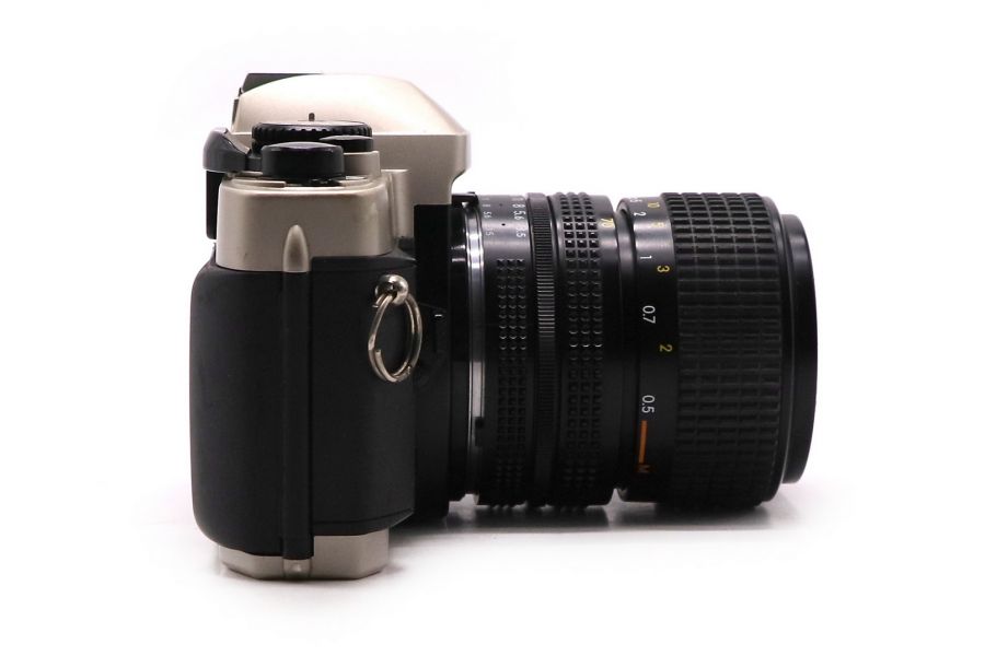 Однообъективный фотоаппарат Nikon FM10 kit