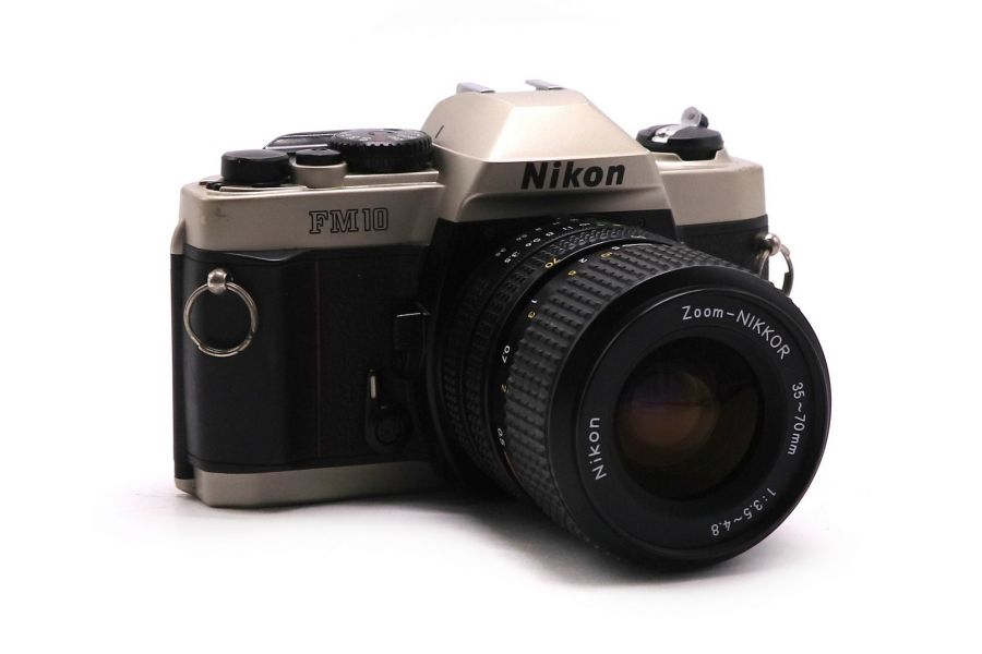 Однообъективный фотоаппарат Nikon FM10 kit