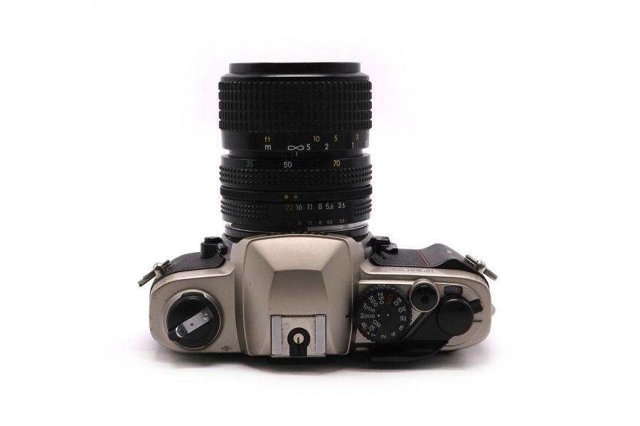 Однообъективный фотоаппарат Nikon FM10 kit