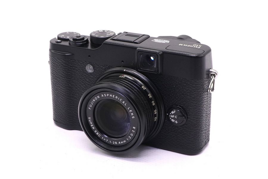 Компактный цифровой фотоаппарат Fujifilm X10 в упаковке