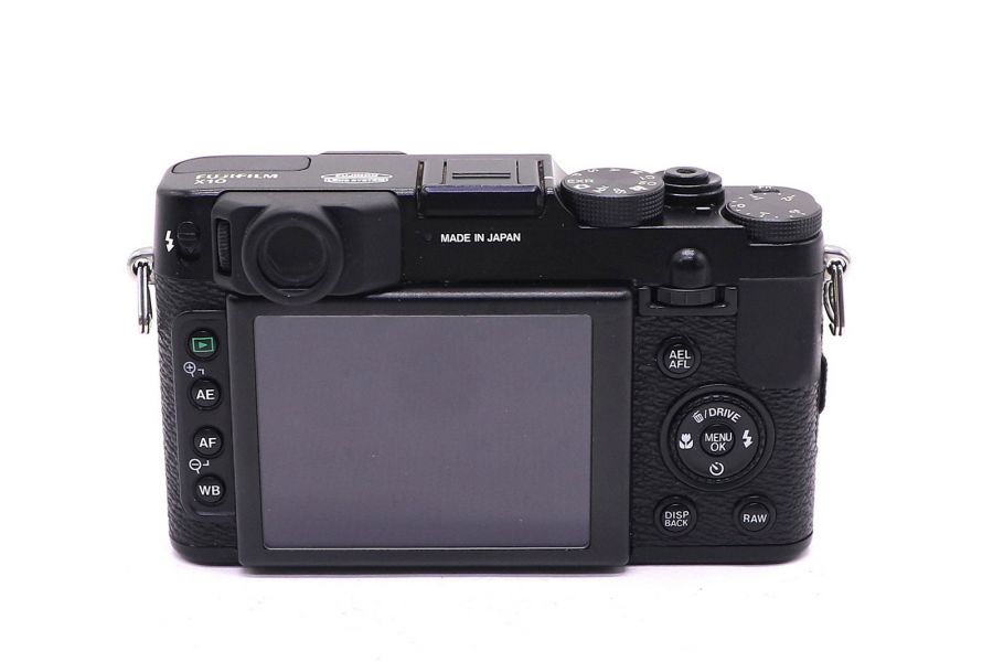 Компактный цифровой фотоаппарат Fujifilm X10 в упаковке