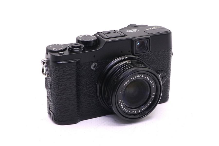Компактный цифровой фотоаппарат Fujifilm X10 в упаковке