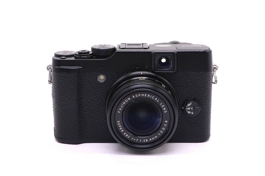 Компактный цифровой фотоаппарат Fujifilm X10 в упаковке