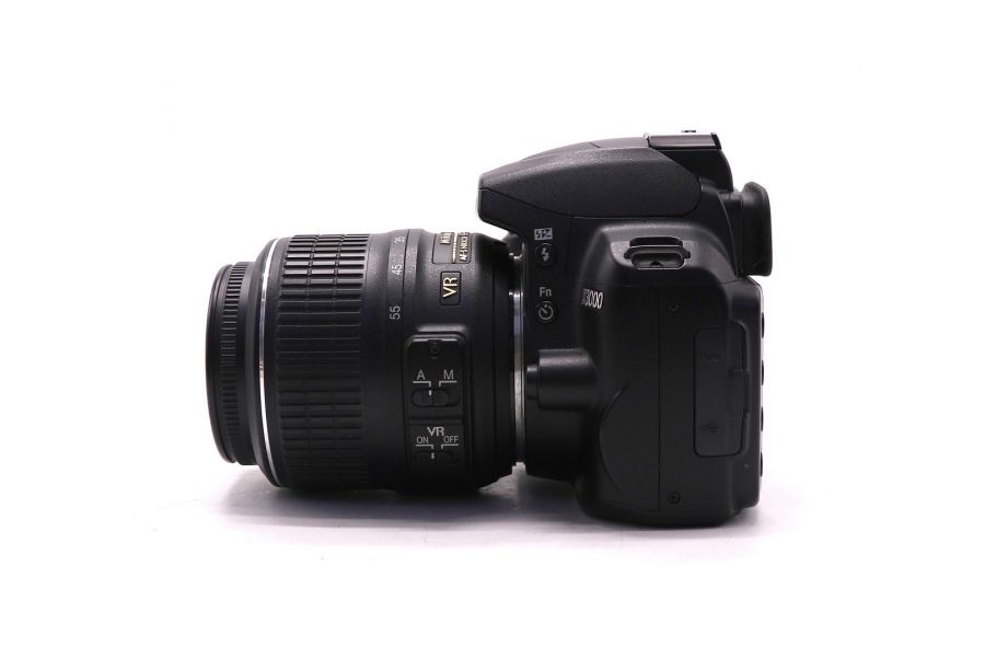 Nikon D3000 kit (пробег 16345 кадров)
