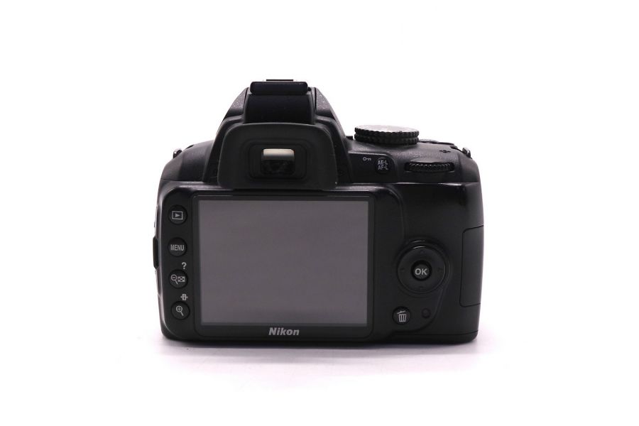 Nikon D3000 kit (пробег 16345 кадров)