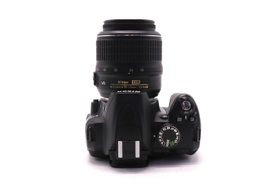 Nikon D3000 kit (пробег 16345 кадров)