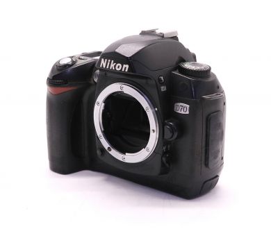 Nikon D70 body (пробег 35505 кадров) зеркальная