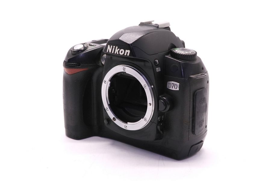 Nikon D70 body (пробег 35505 кадров) зеркальная