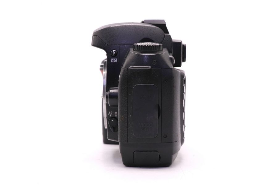 Nikon D70 body (пробег 35505 кадров) зеркальная