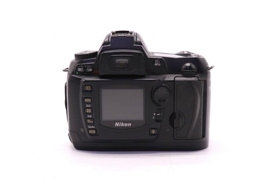 Nikon D70 body (пробег 35505 кадров) зеркальная
