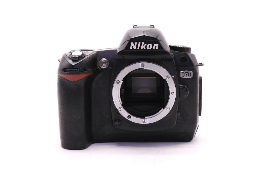Nikon D70 body (пробег 35505 кадров) зеркальная