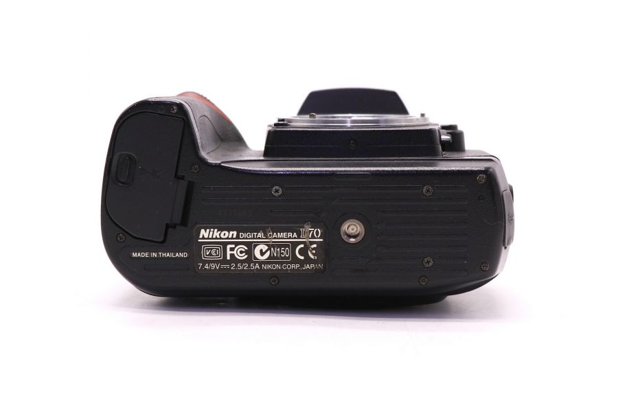 Nikon D70 body (пробег 35505 кадров) зеркальная