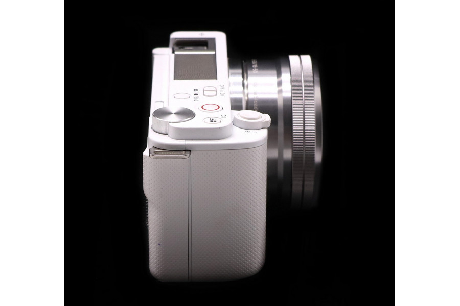 Sony ZV-E10 kit в упаковке (пробег 4000 кадров)