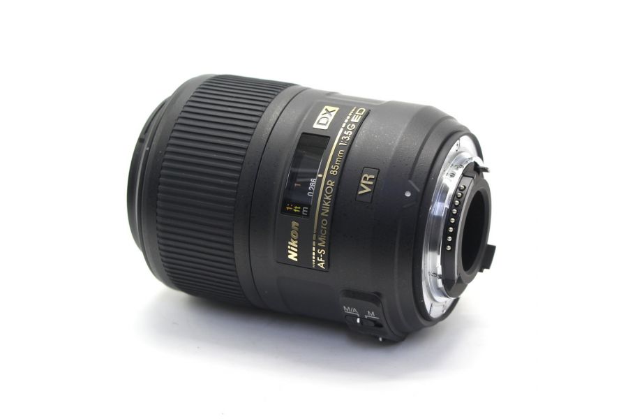 Nikon 85mm f/3.5G ED AF-S DX VR Micro Nikkor в упаковке