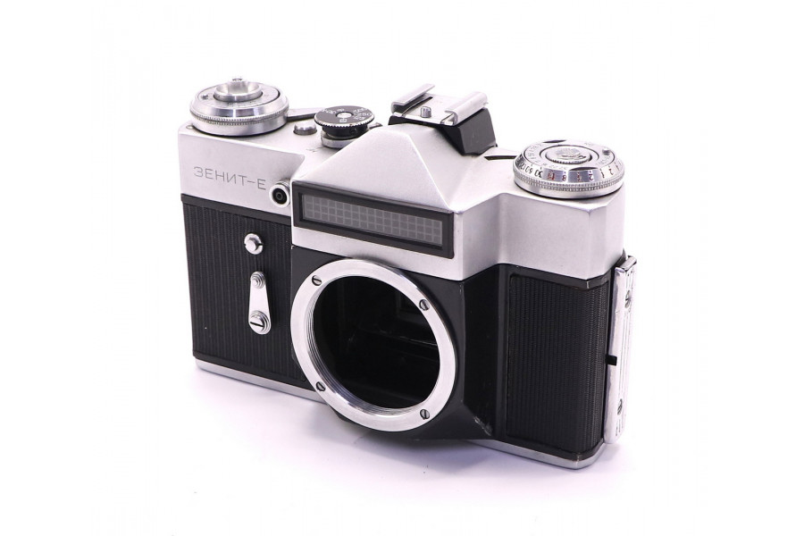 Малоформатный зеркальный фотоаппарат Зенит Е body