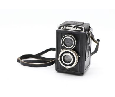 Советский среднеформатный фотоаппарат Любитель