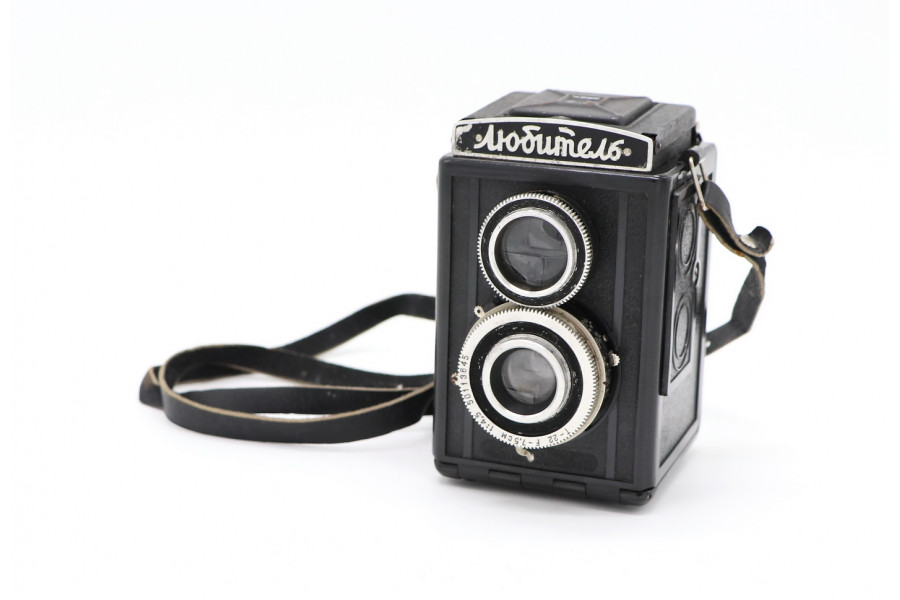 Советский среднеформатный фотоаппарат Любитель