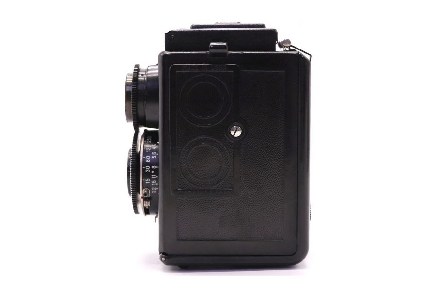 Советский среднеформатный фотоаппарат Любитель 