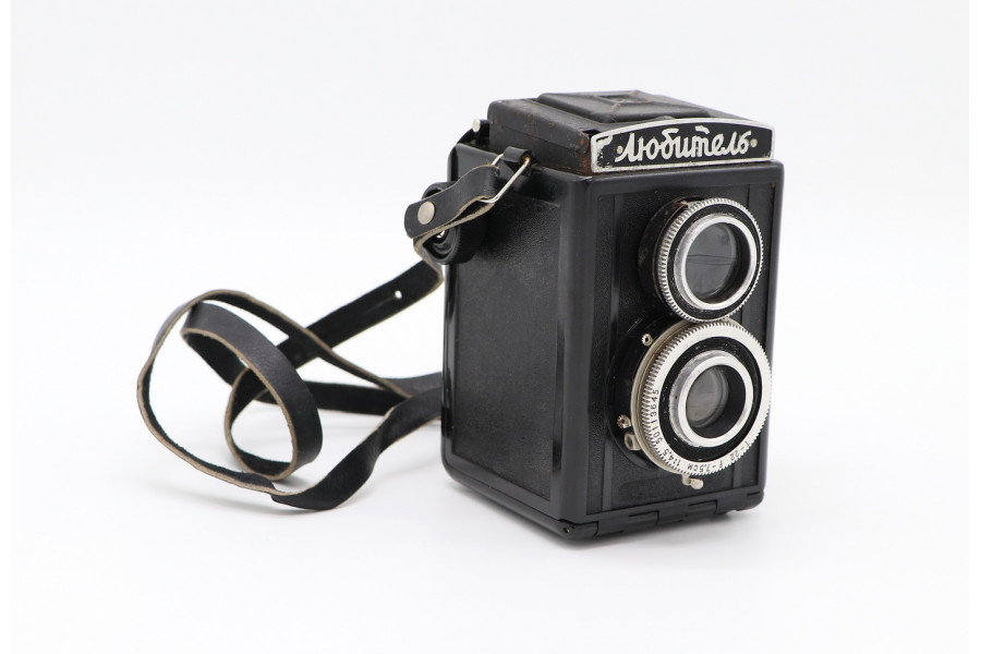 Советский среднеформатный фотоаппарат Любитель