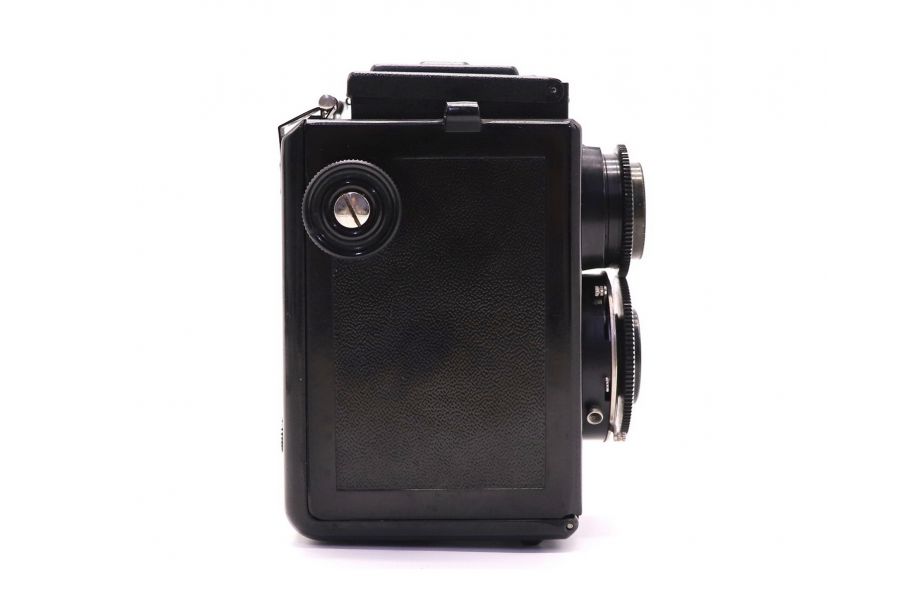 Советский среднеформатный фотоаппарат Любитель 