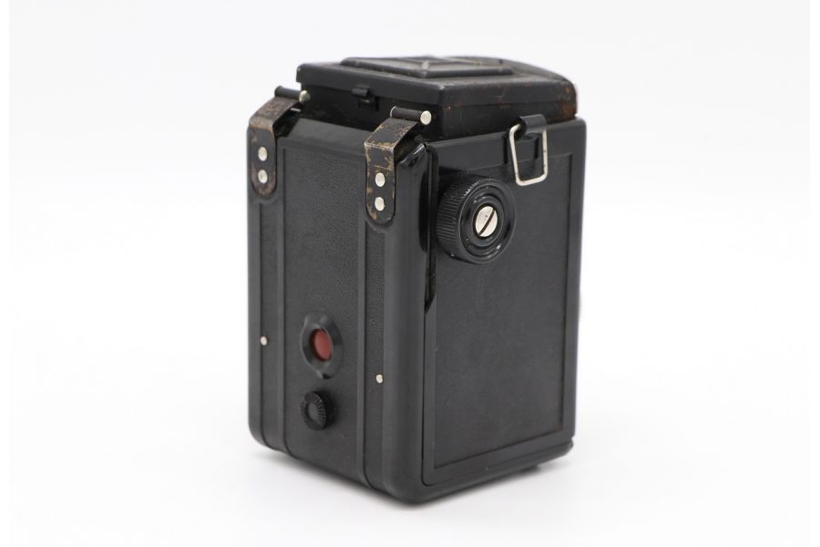 Советский среднеформатный фотоаппарат Любитель