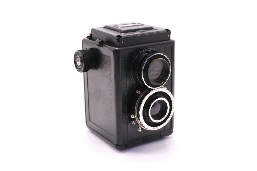 Советский среднеформатный фотоаппарат Любитель 