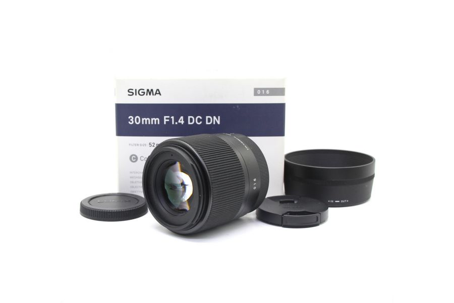 Sigma AF 30mm f/1.4 DC DN Micro 4/3 в упаковке