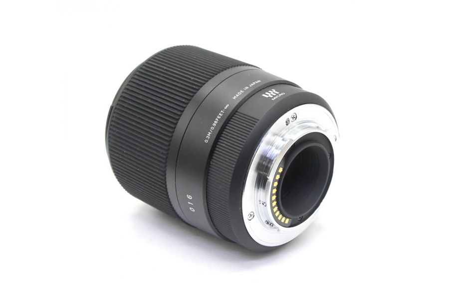 Sigma AF 30mm f/1.4 DC DN Micro 4/3 в упаковке