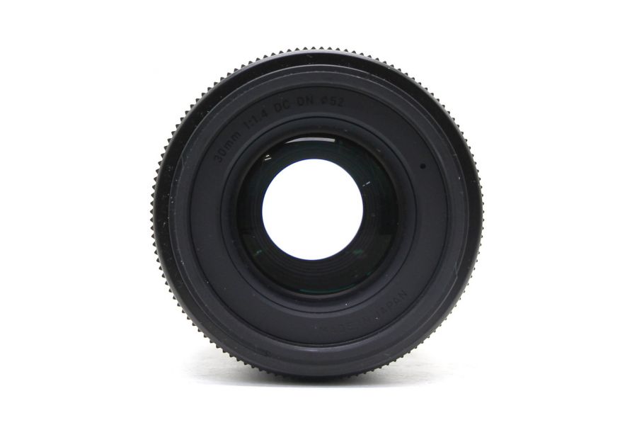 Sigma AF 30mm f/1.4 DC DN Micro 4/3 в упаковке