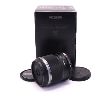 Olympus M.Zuiko Digital 30mm f/3.5 Macro в упаковке