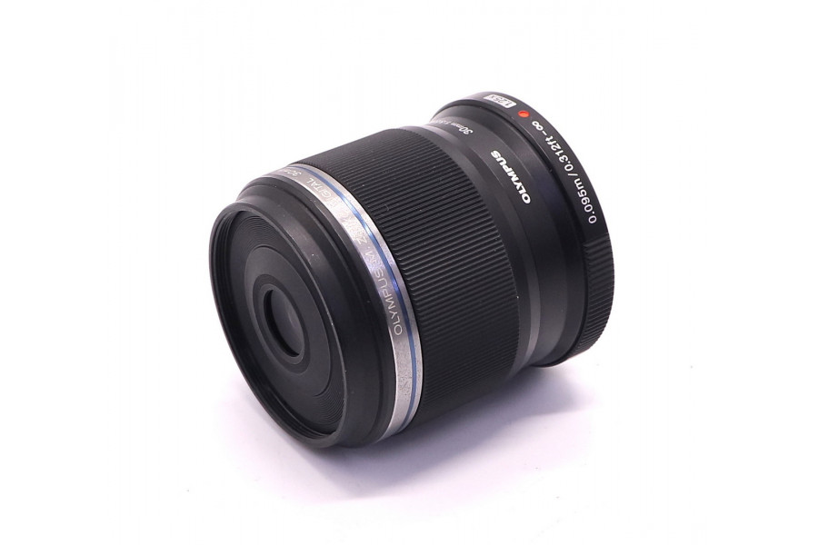 Olympus M.Zuiko Digital 30mm f/3.5 Macro в упаковке