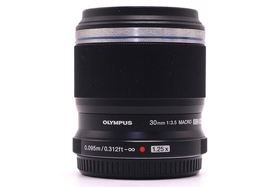 Olympus M.Zuiko Digital 30mm f/3.5 Macro в упаковке