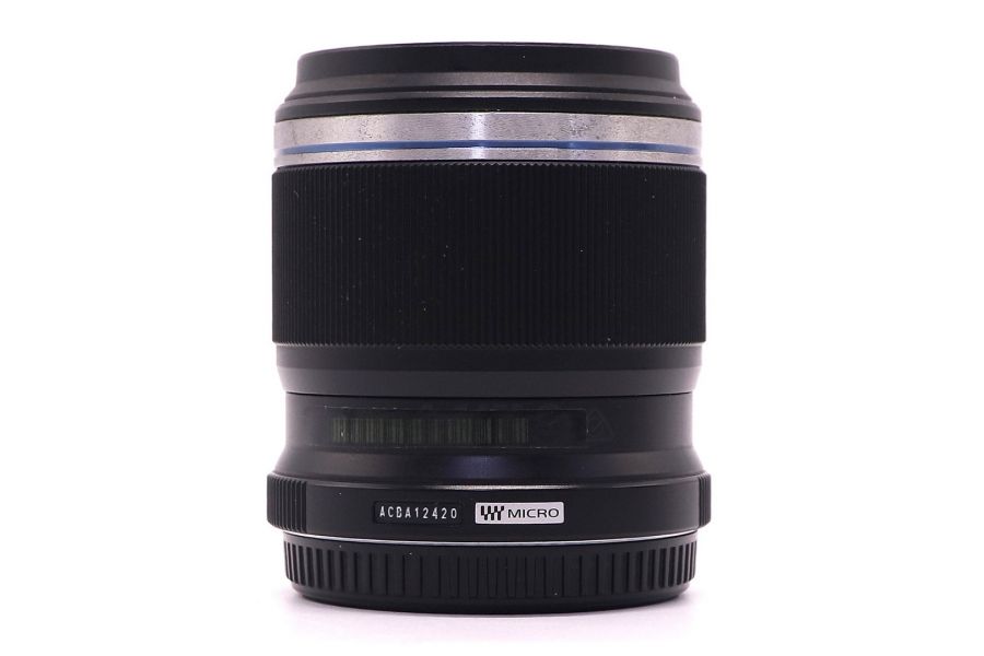 Olympus M.Zuiko Digital 30mm f/3.5 Macro в упаковке