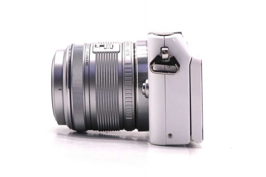 Olympus pen E-PL3 kit (пробег 3735 кадров)