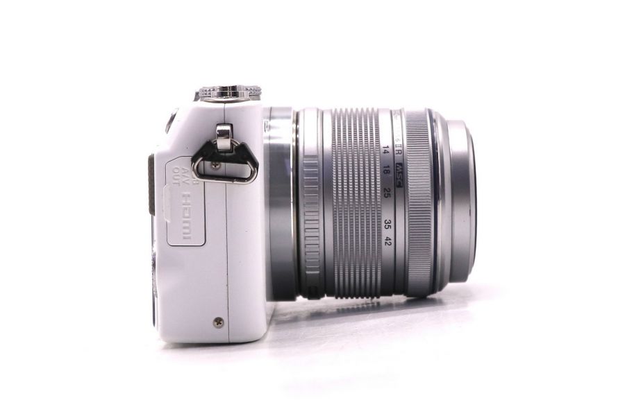 Olympus pen E-PL3 kit (пробег 3735 кадров)