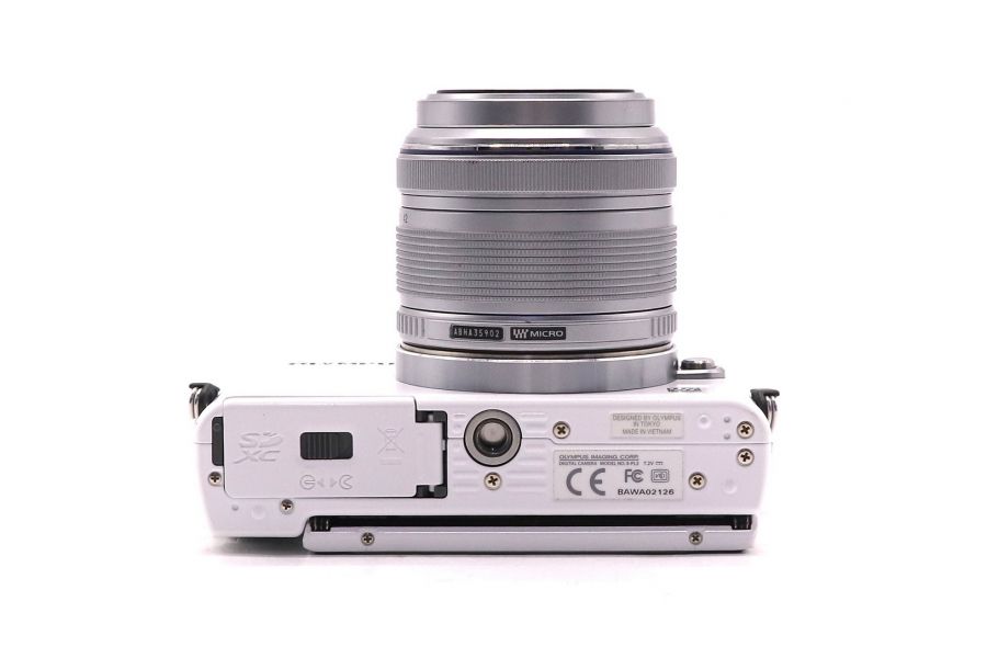 Olympus pen E-PL3 kit (пробег 3735 кадров)